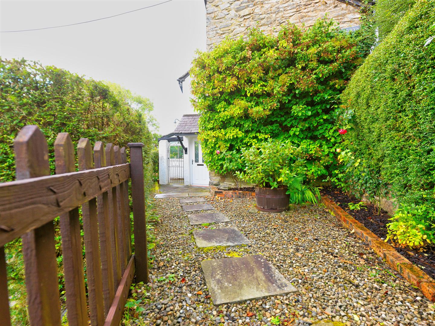 Ty Gwyn, Llwynmawr, Llangollen, LL20 7BE Estate Agents & Auctioneers